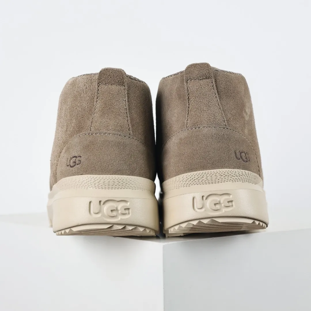 Pick up locally 💰500 Core recommended good price It is a very suitable choice for home furnishings. In the new year, uug launched a series of styles, which are partial to the preferences of young consumers and have also moved to the forefront of fashion trends. Shoe body material: water-repellent coated suede upper, 17 mm UGGPURE™ implantable wool insole, lightweight non-slip and comfortable rubber outsole, with brand LOGO and trademark, with full packaging Size: 40 41 42 43 44